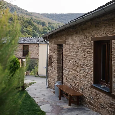 Casas De Outeiro Samos