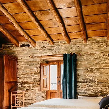 Casas De Outeiro *