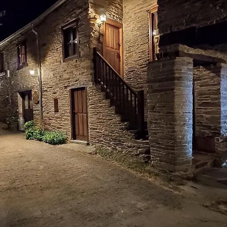 Casas De Outeiro * Samos