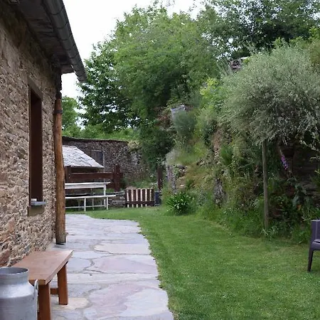 Casas De Outeiro *